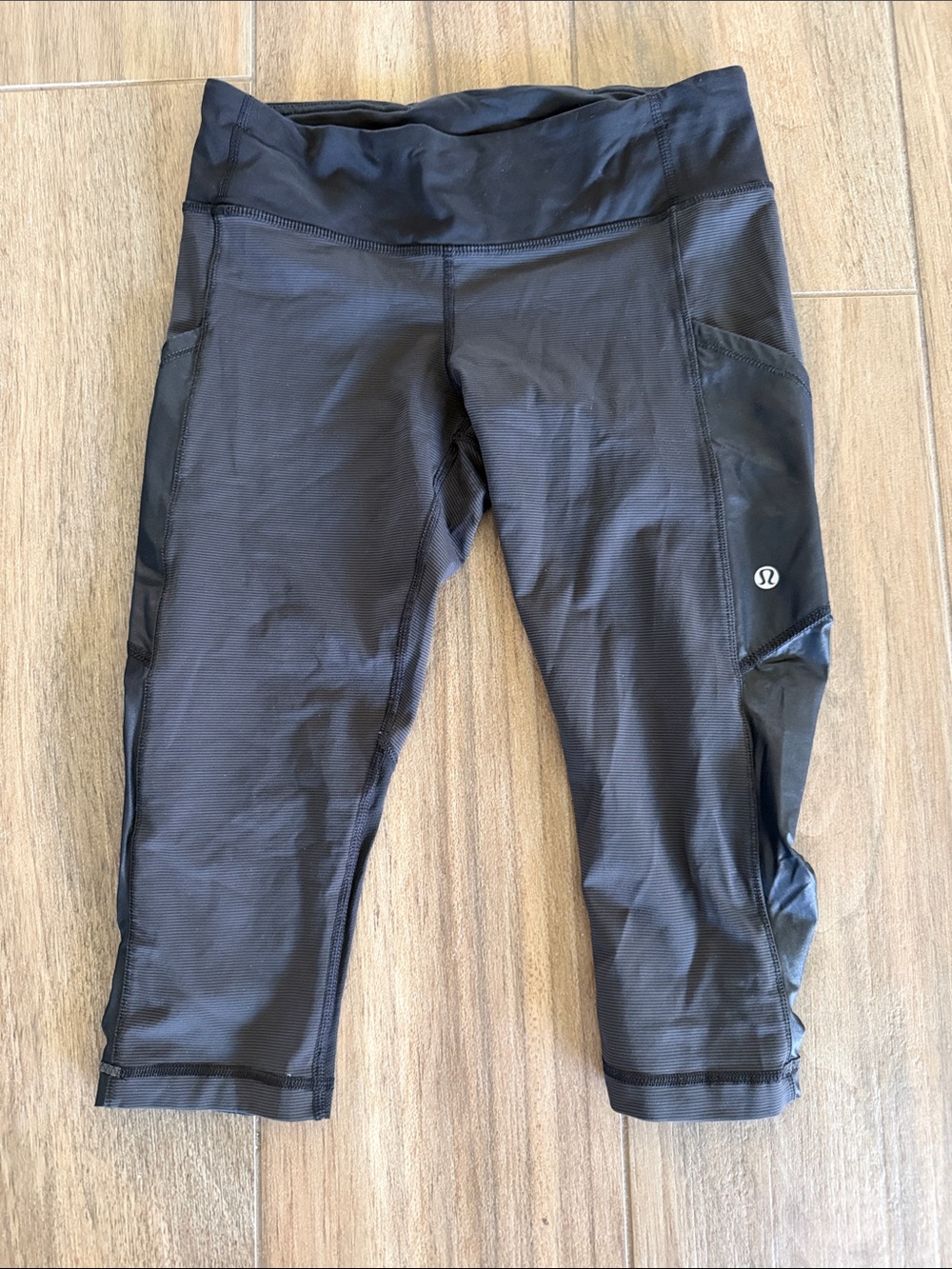 Lululemon Black Cut the Crop cropped Leggings with 2 Side Pockets. Wmn’s 6